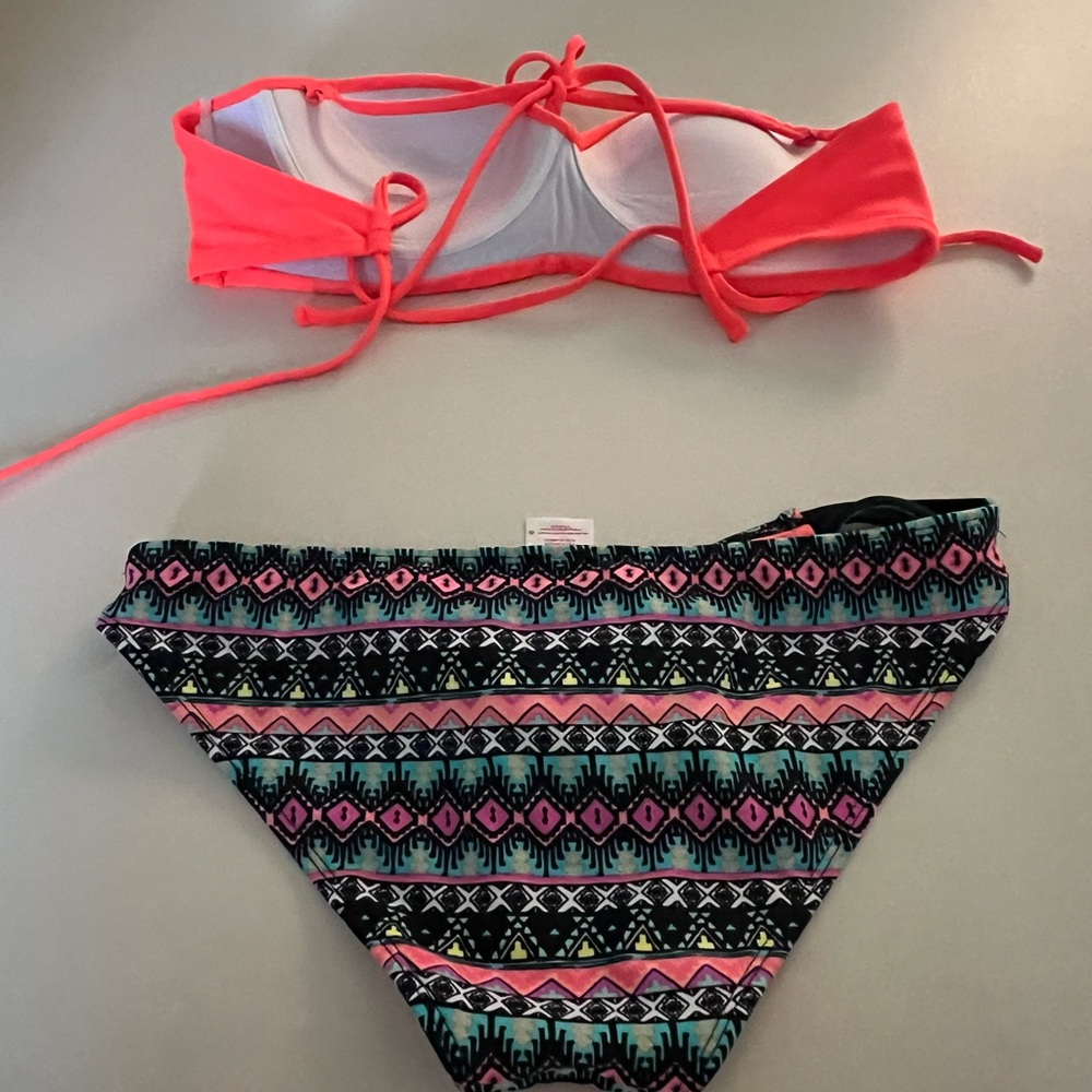 Bikini - Picture 4 of 4